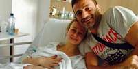 <p>Marcia ao lado do irm&atilde;o&nbsp;Jorge El Khouri, no hospital&nbsp;</p>  Foto: Facebook / Reprodu&ccedil;&atilde;o