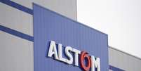 Logotipo da Alstom durante visita inaugural a instalações na França. 02/12/2014  Foto: Stephane Mahe / Reuters
