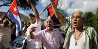 <p>Ativistas anti-Castro protestam em Miami</p>  Foto: Javier Galeano / Reuters