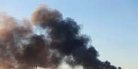 Fumaça é vista em área de conflito em Benghazi, na Líbia. 23/12/2014.  Foto: Esam Omran Al-Fetori / Reuters