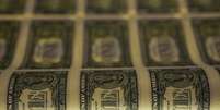 <p>Dólar fechou em alta nesta sexta-feira em mais de 1 por cento ante o real</p>  Foto: Gary Cameron / Reuters