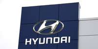 <p>Logotipo da Hyundai em uma concessionária da marca</p>  Foto: Rick Wilking / Reuters