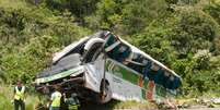 Ônibus caiu em ribanceira de 20 metros no Espírito Santo  Foto: Bruno Herculano / Futura Press