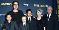 <p>Shiloh se veste como menino e pediu aos pais que a chamem de &quot;John&quot;</p>  Foto: Frazer Harrison / Getty Images 