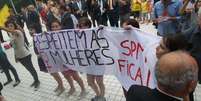 Manifestantes protestaram contra a extinção da Secretaria de Políticas das Mulheres  Foto: Daniel Favero / Terra