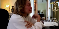 Jennifer Lopez aparece chorando em documentário  Foto: Youtube / Reprodução