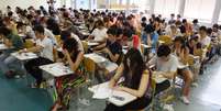 Estudantes na sala de aula para prova da 2ª Fase da Fuvest, na manhã deste domingo (4), no prédio da Escola Politécnica (Civil), na Cidade Universitária, Zona Oeste de São Paulo (SP)  Foto: Luiz Claudio Barbosa / Futura Press