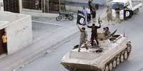 <p>Um mágico de rua foi morto decapitado por membros do grupo terrorista Estado Islâmico na cidade de Raqqa, na Síria</p>  Foto: Stringer / Reuters