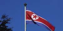 Bandeira da Coreia do Norte na sede da missão permanente do país em Genebra. 02/10/2014  Foto: Denis Balibouse / Reuters