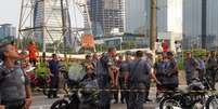 <p>Motociclista bateu de frente com outra moto após percorrer seis quilômetros na contramão, na marginal Pinheiros</p>  Foto: Alexandre Serpa / Futura Press