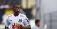 Robinho também tem a sua permanência incerta para 2015  Foto: Divulgação Santos FC