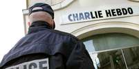 Foto de arquivo da sede do jornal satírico francês Charlie Hebdo em Paris. 09/02/2006  Foto: Regis Duvignau / Reuters