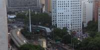 <p>Capital paulista ficou com ruas e avenidas alagadas nesta quinta-feira</p>  Foto: Tiago Vasconcellos / vc repórter