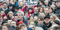 <p>&quot;N&oacute;s somos Dresden&quot;, diz o cartaz em alem&atilde;o, uma forma de solidarizar-se com as v&iacute;timas dos recentes ataques em Paris</p>  Foto: EFE en español