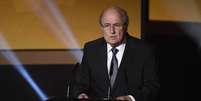 <p>Blatter vê debandada de patrocinadores da Fifa</p>  Foto: Michael Buholzer / AFP