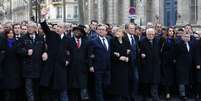 Chefes de Estado participam de marcha solidária em Paris, na França, após os atentados, no domingo. 11/01/2015  Foto: Philippe Wojazer / Reuters