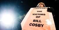 Mulher protesta contra Bill Cosby em Kitchener. 7/1/2015  Foto: Mark Blinch / Reuters