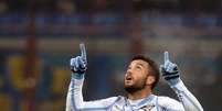 <p>Brasileiro Felipe Anderson comemora contra a Inter de Milão; brasileiro vivia excelente fase</p>  Foto: Alessandro Garofalo / Reuters