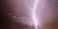 <b>S&atilde;o Paulo - </b> Raios cortaram o c&eacute;u de S&atilde;o Paulo na noite de quarta (14)  Foto: Andr&eacute; Lucas Almeida / Futura Press