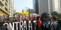 <p>Protesto da última sexta-feira terminou em correria após PM dispersar manifestantes com bombas de gás</p>  Foto: Debora Melo / Terra