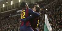 Piqué comemora após abrir o placar para o Barcelona  Foto: Morell / EFE