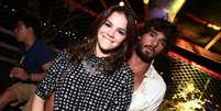 Bruna Marquezine e o namorado, Marlon Teixeira, curtem festa juntos no Rio de Janeiro   Foto: Raphael Mesquita / Divulgação