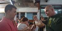 <p>Roberto Francisco Daniel, o padre Beto, que foi excomungado pela Igreja Católica em 2014, reuniu cerca de 500 pessoas em primeira missa alternativa em Bauru, no interior de São Paulo</p>  Foto: Talita Zaparolli  / Especial para o Terra