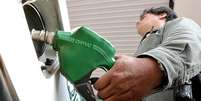 <p>Gasolina ficará mais cara a partir do próximo mês</p>  Foto: Reforma 