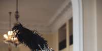 Rainha do Baile do Copa, Marina posa com coroa inspirada em Elizabeth Taylor  Foto: L'Officiel Brasil  / Divulgação