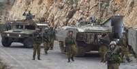Tropas israelenses patrulham a fronteira com o Líbano após ataques de ambos os lados  Foto: Ariel Schalit / AP
