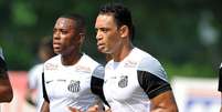 Ricardo Oliveira e Robinho voltaram a atuar juntos em treinamento  Foto: Divulgação Santos FC