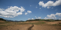 <p>Represa do Sistema Cantareira atingida pela seca</p>  Foto: Reprodução