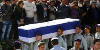 Soldados mortos pelo Hezbollah foram enterrados em Israel  Foto: Ronen Zvulun / Reuters