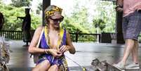 <p>Paris se divertiu com os macacos da&nbsp;Ubud Monkey Fest</p>  Foto: The Grosby Group