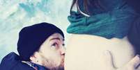 <p>Justin beija a barriga de Jessica Biel</p>  Foto: @justintimberlake/Instagram / Reprodução