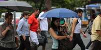 A saída para o trabalho foi debaixo de muita chuva para os paulistanos  Foto: Renato S. Cerqueira / Futura Press