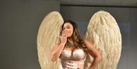<p>Modelo usou asas e lingerie em desfile da Marisa</p>  Foto: Adriana Líbini / Divulgação