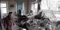 Casa destruída por bombardeio nos arredores de Donetsk, segundo moradores. 30/01/2015  Foto: Alexander Ermochenko / Reuters