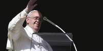 O papa Francisco durante Oração do Angelus na Praça São Pedro, no Vaticano, em 2 de fevereiro  Foto: Alessandro Bianchi / Reuters