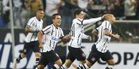 Corinthians encaminhou vaga na pr&oacute;xima fase da Libertadores com vit&oacute;ria por 4 a 0  Foto: Andr&eacute; Penner / AP