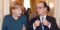 A chanceler alemã, Angela Merkel, e o presidente francês, François Hollande durante encontro em Milão. 17/10/2014.  Foto: Daniel Dal Zennaro / Reuters