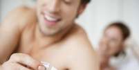 A maioria das pessoas associa o uso de preservativos apenas à gravidez e não a doenças sexualmente transmissíveis, como o HPV e o câncer de boca  Foto: bikeriderlondon / Shutterstock