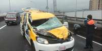 <p>O veículo foi atingido pelo avião que caiu em Taiwan nesta quarta-feira</p>  Foto: Daily Mail / Reprodução