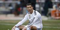 Cristiano Ronaldo teve dificuldades para sair da marcação do Atlético de Madrid  Foto: Juan Medina / Reuters