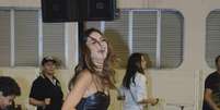 Ela chegou a ficar 'descabelada' de tanto dançar  Foto: Leo Franco / AgNews