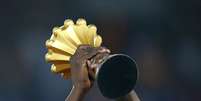 Costa do Marfim levanta taça de campeã da Copa da África  Foto: Amr Abdallah Dalsh / Reuters