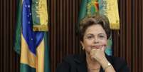 Dilma também analisa a possibilidade de conceder uma entrevista a um órgão de imprensa  Foto: Ueslei Marcelino / Reuters