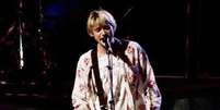 Foto de arquivo de Kurt Cobain, l&iacute;der do Nirvana, durante show em Los Angeles em 1992.  Foto: Lee Celano / Reuters