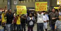 Moradores protestaram no aeroporto de Cumbica nesta terça  Foto: Edison Temóteo / Futura Press
