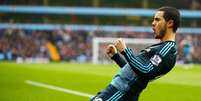 <p>Eden Hazard, do Chelsea, comemora gol contra o Aston Villa no Campeonato Inglês</p>  Foto: Darren Staples / Reuters